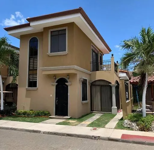 Poolside Home In Gated Community, Walk 2 The Beach