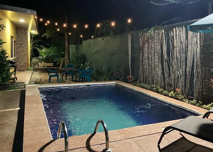 Casa Amarilla Avellanas