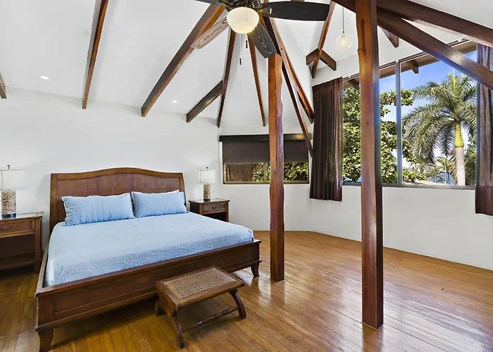 Playa Potrero - Beachfront Villa, Big Private Pool - Casa Bella Catalina