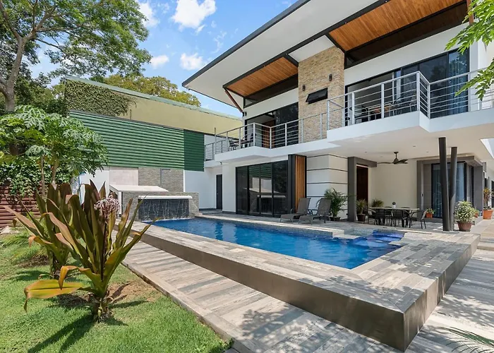 Secluded Jungle Oasis Close To Various Beaches