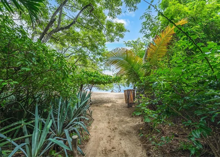 Tropical Retreat - Private Pool, Steps To Beach