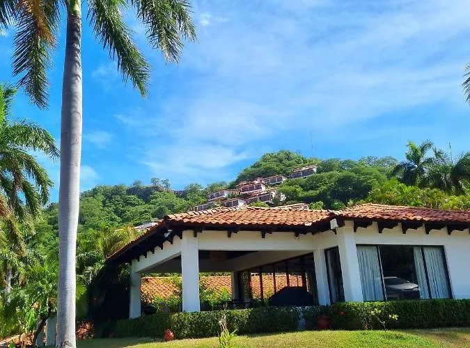 Casa de Encanto Tropical Villa