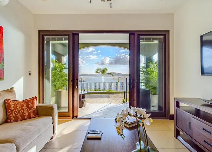 360 Splendor 301-Ocean View Condo-Breakfast Included!