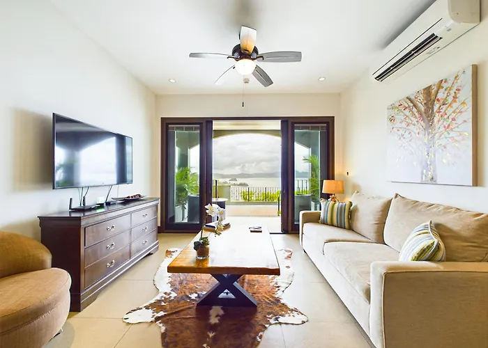 360 Splendor 206-Ocean View Condo-Breakfast Included!