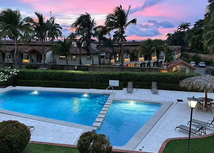 Stylish 2-Bedroom Beach Condo With Ocean-View Deck, Lush Pool Area & 2-Minute Walk To Flamingo Beach