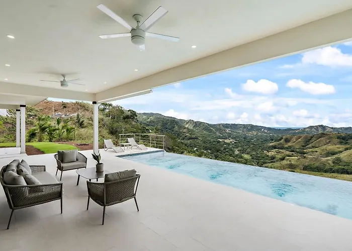 Mountaintop 4-Bedroom With Pool Huge Views