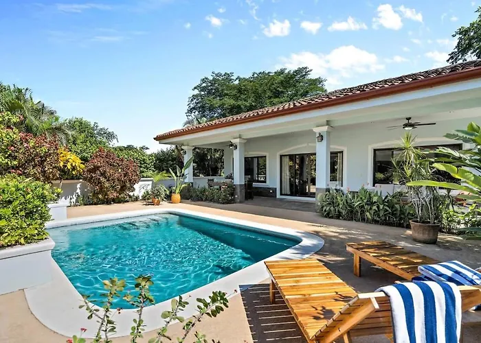 Stylish Home With Chic Decor, Luxury Amenities & Tropical Outdoor Oasis With Sparkling Private Pool