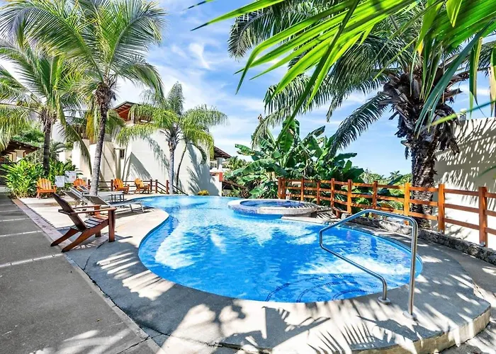 Modern Split-Level 2-Bedroom Condo With Pools, Terrace & Easy Beach Access