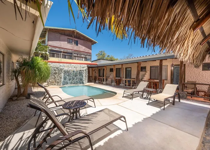 Beachside Studio Apartment With Pool And Free Wifi