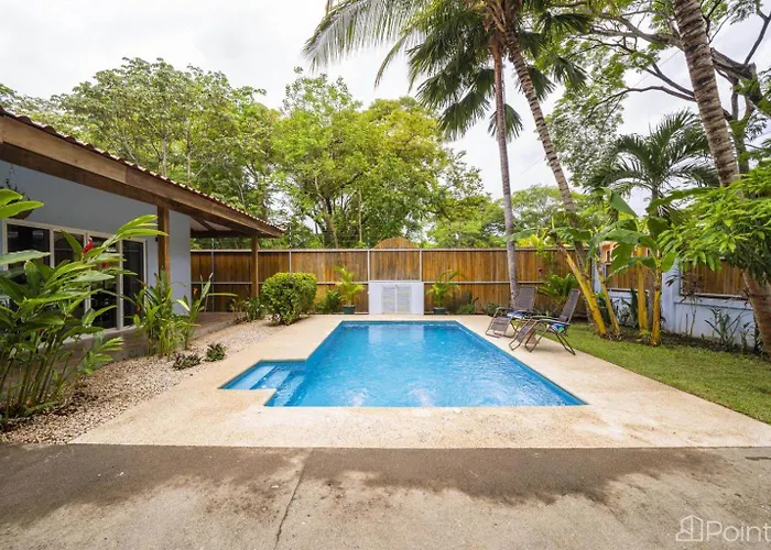 Beautiful 2-Br House Steps From The Beach