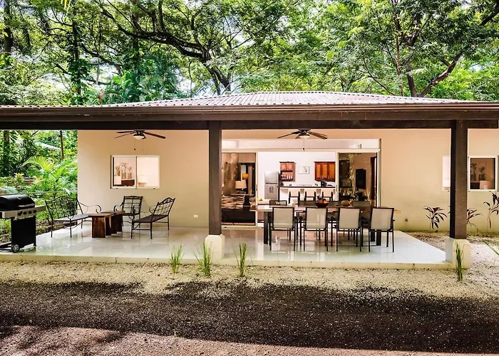 Renovated 3 Bd Beach Walkable Pool