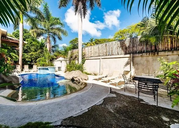Beach 3-Min Walk, Pool, Jacuzzi & Patio