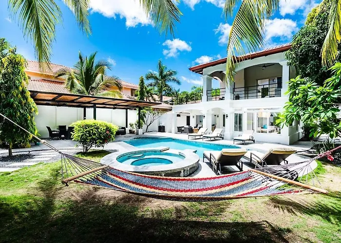 Barefoot Beachfront, Pool, Surf & Private Casita