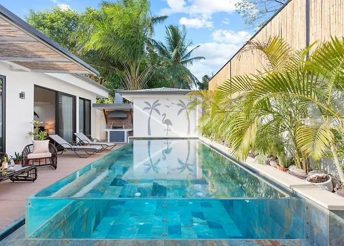 Swim-Through Glass Pool Villa, 5Min Beach