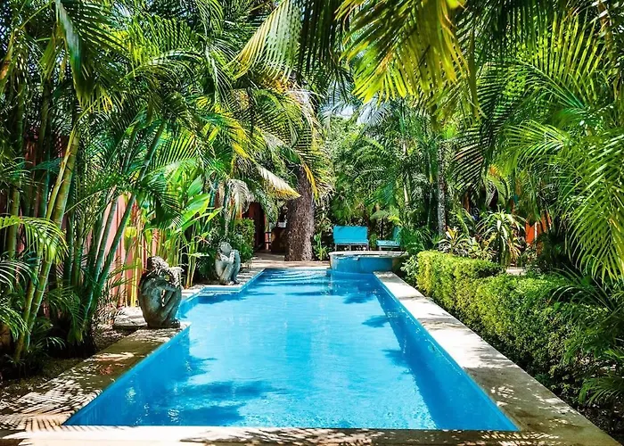 Lush Jungle Paradise - Walk To Beach