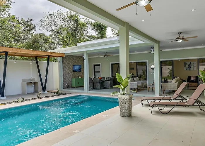 Private Villa With Pool, Foosball & Putting Green