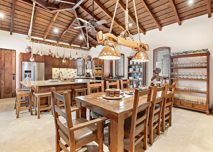 Beautiful Villa Walk To Beach