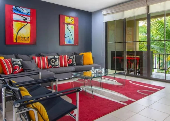 3rd-floor space with modern décor recently renovated viewing over pool in Coco