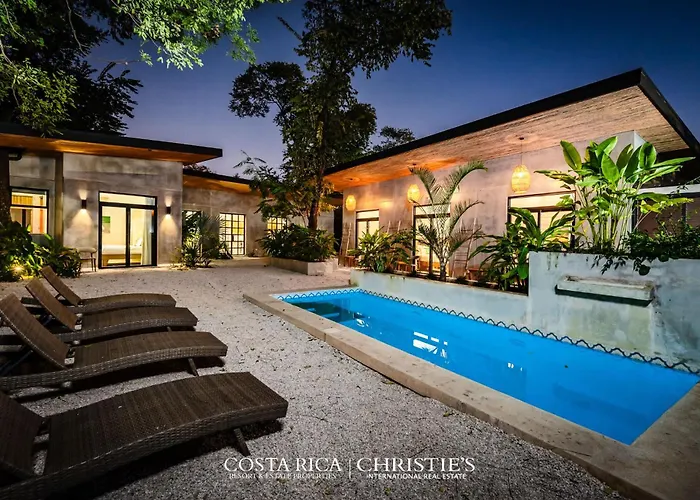 Steps To The Main Surf Break - 3 Bedroom House