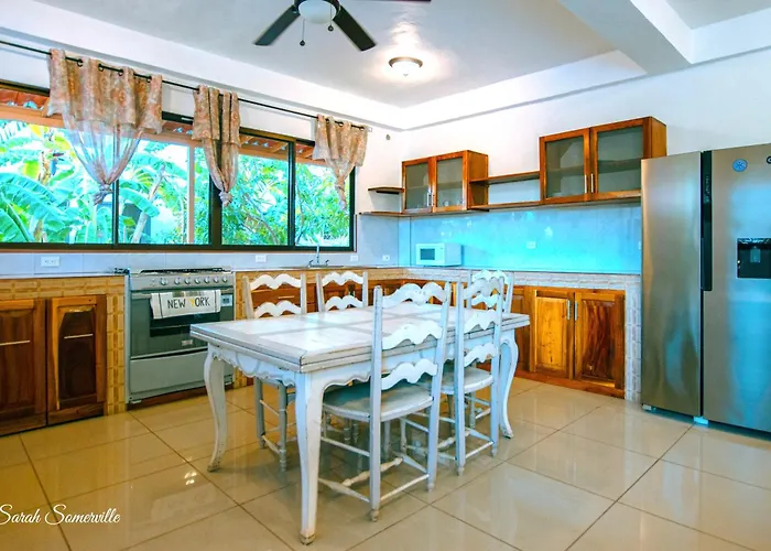 1 Large Beautiful Poolside Condo With Ac! Great Location!