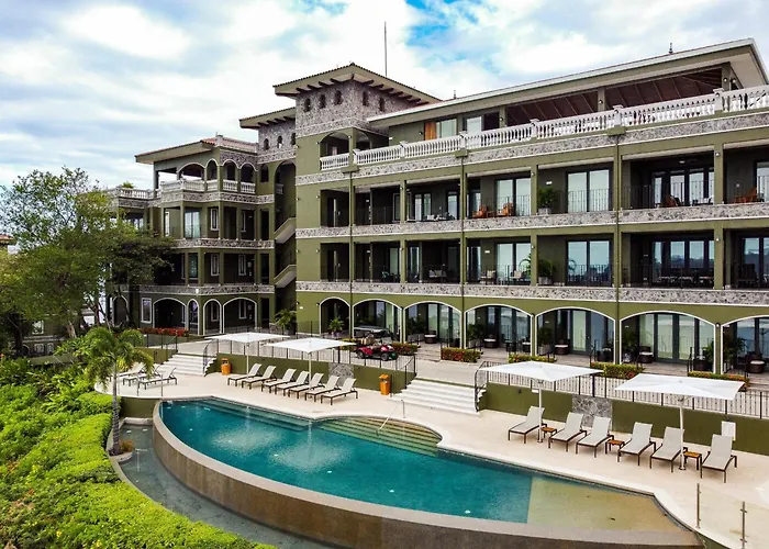 360 Splendor 205 Ocean View Condo- With Breakfast