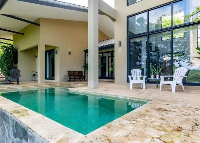 Nostalgic Retro Home On Luxurious Lot With A Private Infinity Pool And Ocean Views