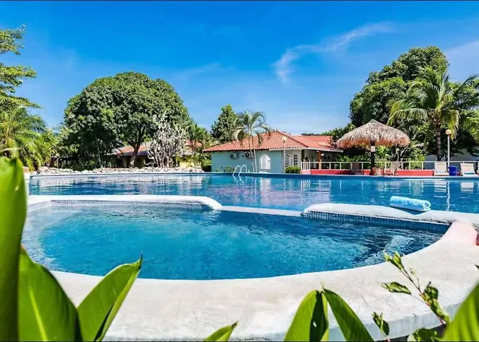 Couples Tropical Getaway With Pool, Playa Potrero