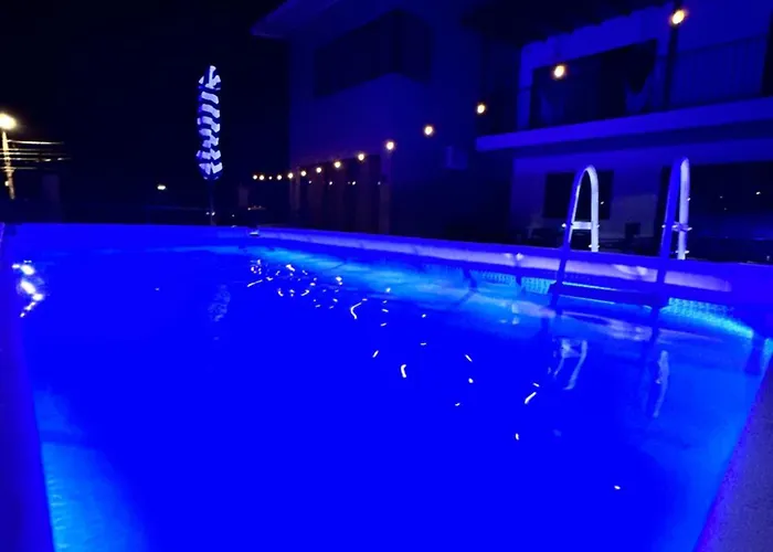 Casa con Piscina y jacuzzi, vista al Volcán Tenorio