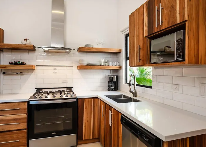 Villa Serenity 2 Bedroom 1 Min Walk To The Beach