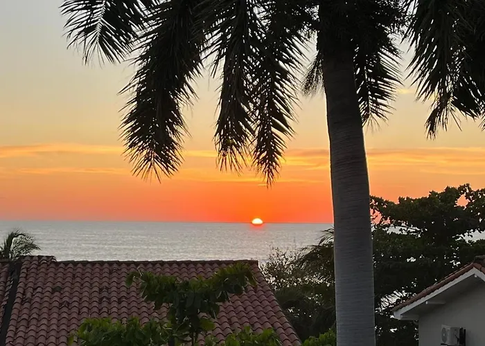 Beach Front Condo For 10 People