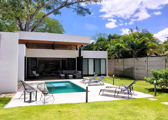 Casa Mobula - Modern Single-Level Home, Private Pool, Near Beach