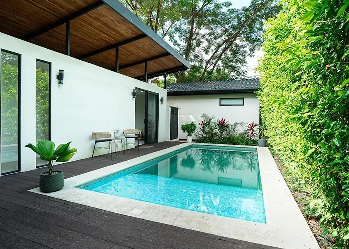 Tropical 4Br Retreat With Private Pool Guest House