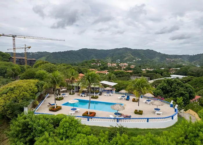 Modern Top-Floor Condo With Panoramic Views And Community Pool