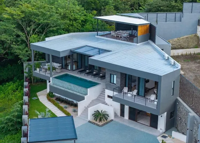 Beach Mode Luxury 3-Story House In Tamarindo