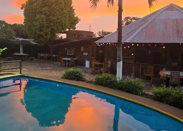Hotel Cabanas La Teca