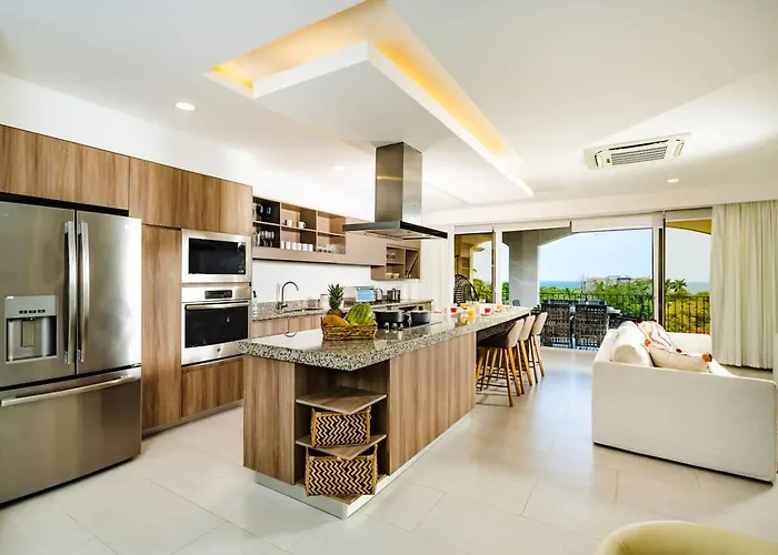 Amazing New Peninsula Penthouse With Ocean Views