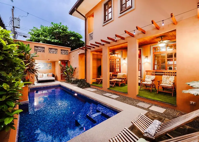 Relaxing Tropical Villa Near The Beach