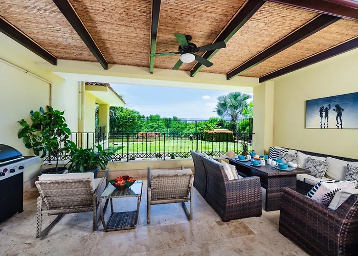 Oceanfront Condo -Pool, Hot Tub, Private Deck &Bbq