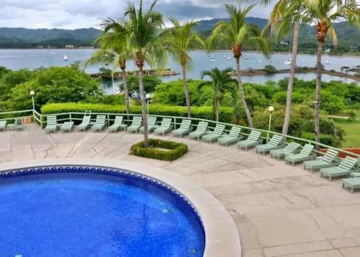 Oceanview Studio Apartment With Community Pool & Views Of Flamingo Marina