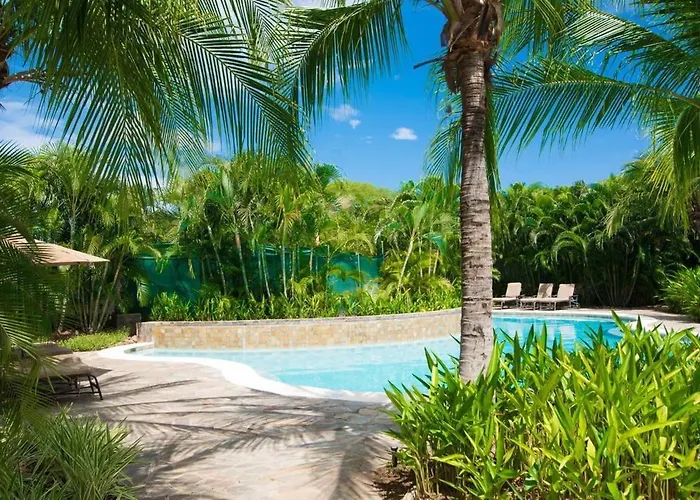 Colorful 3-Bd Unit Opening On Pool