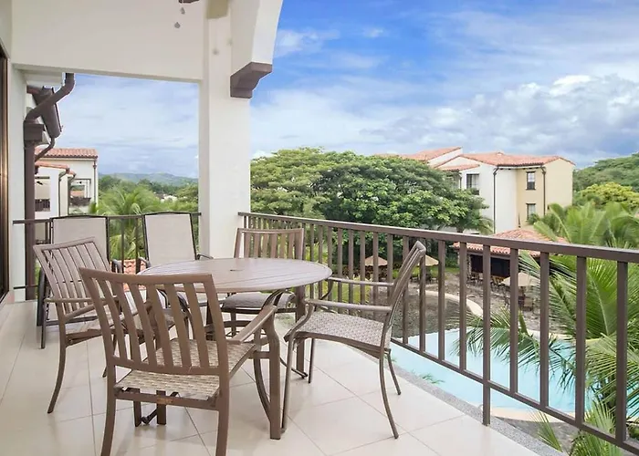 Impressively Designed And Decorated 3Rd-Floor Space Overlooking Pool In Coco
