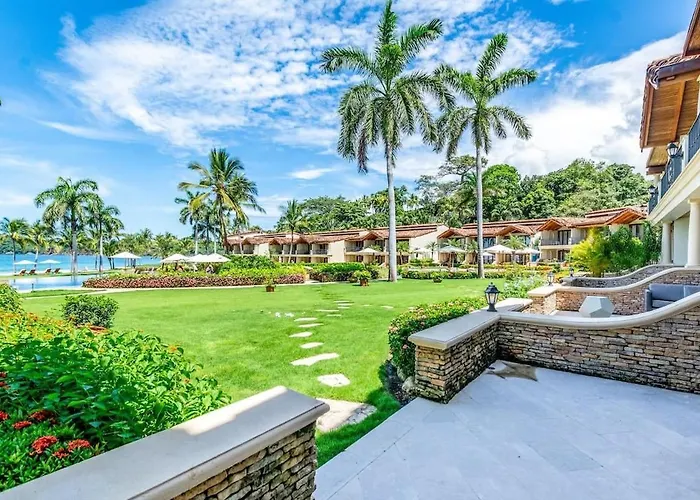Spacious Open-Concept Condo With Stylish Design, Direct Beach Access & Resort-Style Amenities