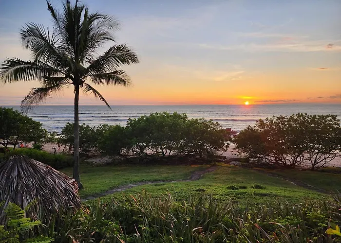 Exclusive Beachfront Villa Private Pool, Koi, Bbq