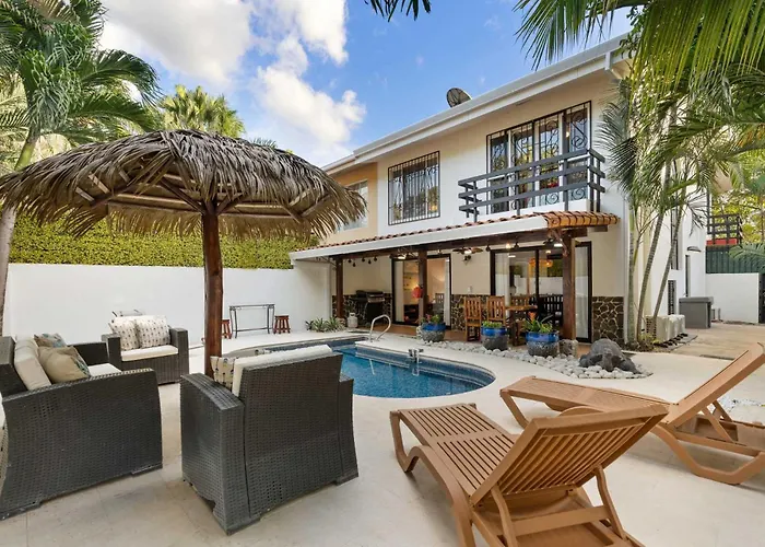 Spacious Home With Private Pool & Covered Patio Near The Beach