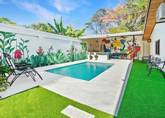 Modern 4Br Home, Pool, Parking, Walk To The Beach