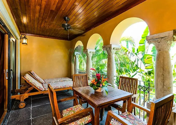Sunset Terrace Pool Condo, Steps To Langosta Beach