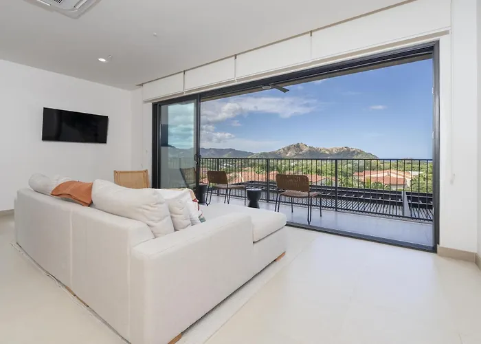 2BR Ocean View + Beach Club in Playas del Coco | Naumi N422