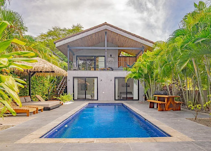 Villa Bernard - Luxurious Home Walking Distance To The Beach