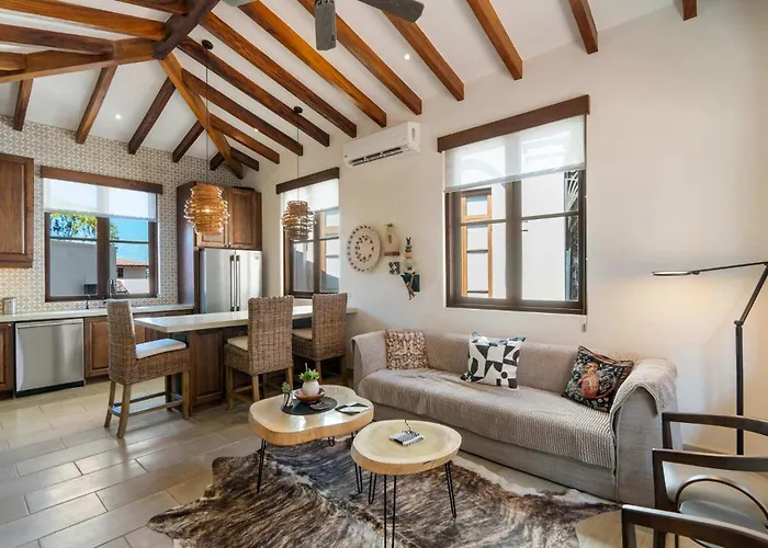 Bright Modern Home With Beach Club Access And Walking Distance To The Beach