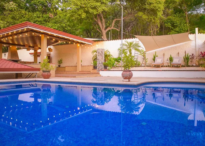 Walk To Beach - Hot Tub - Pool - Comfort & Space